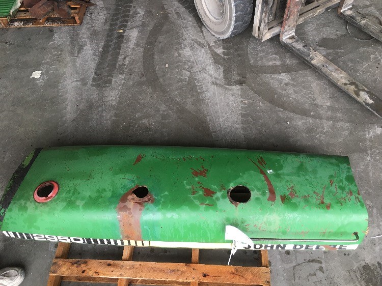 Deere 2950 Hood/Nose Cone