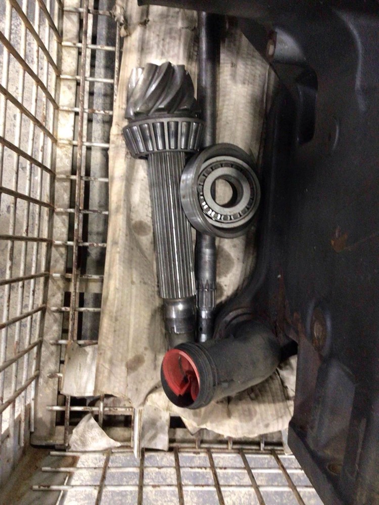 Case/case I.H. Magnum 190 Power Shift Trans & Parts