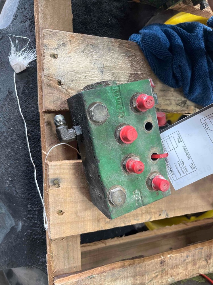 Deere 4255 Steering Valve