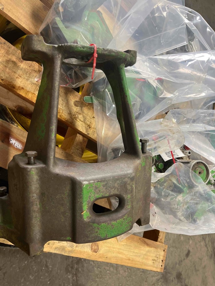 Deere 4255 Hyd Pump Support