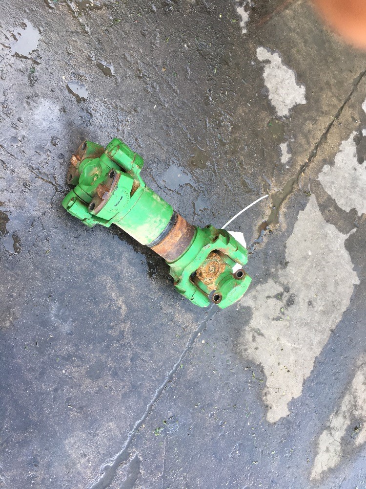 Deere 9530 Driveshaft, Trans TO Gudgeon