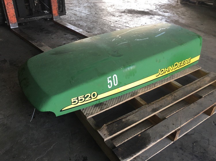 Deere 5520 Hood/Nose Cone