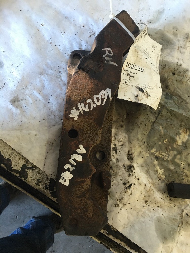 Deere 7600 Sway Block