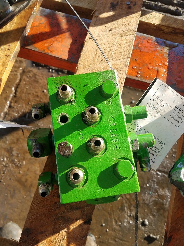 Deere 4850 Steering Valve