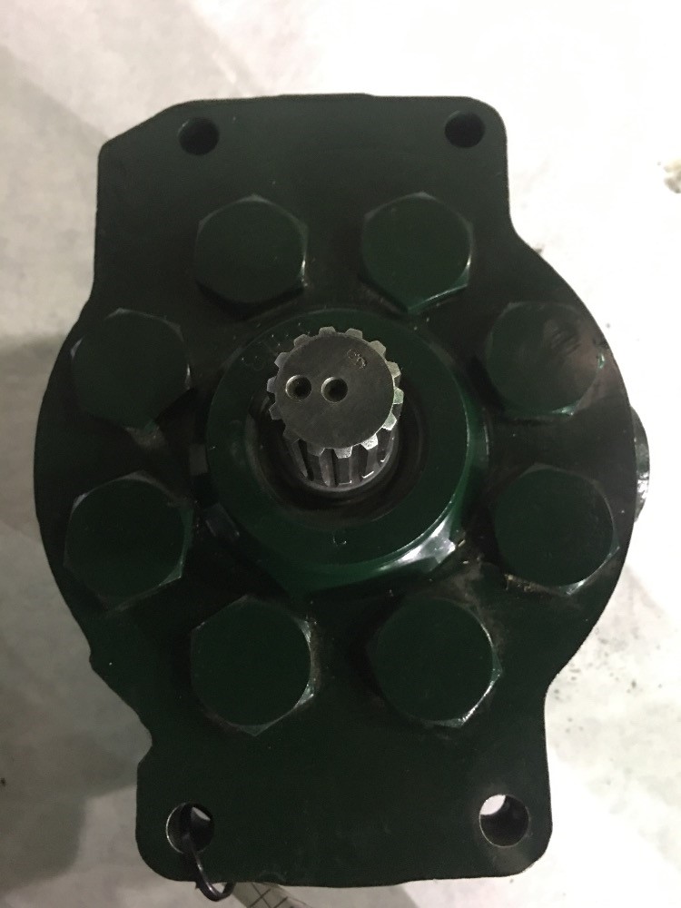 Deere 4840 Hydraulic Pump & Parts