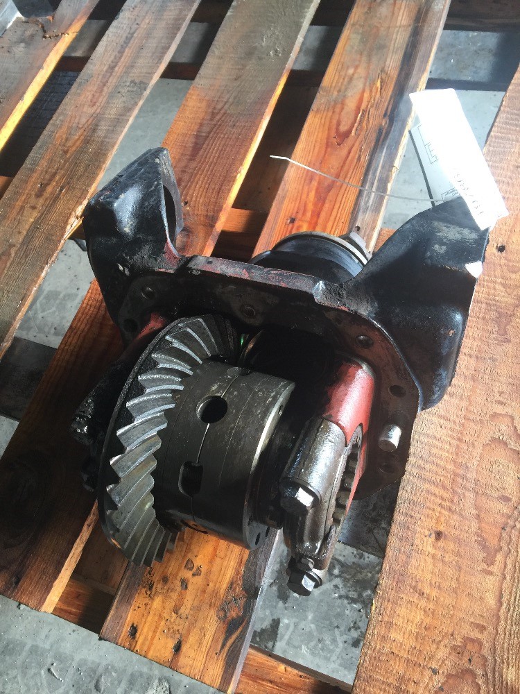 Case/case I.H. 5130 Mfd Differential & Parts