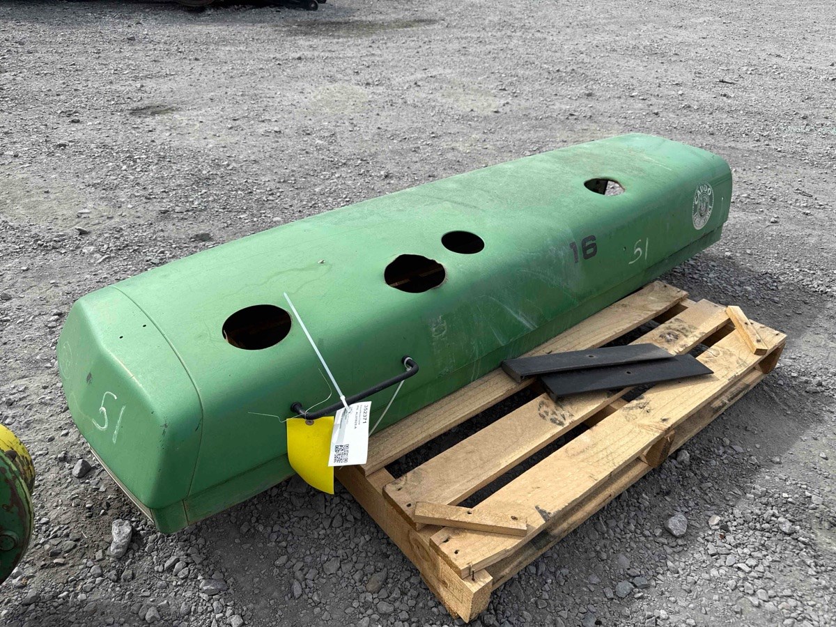 Deere 3255 Hood/Nose Cone
