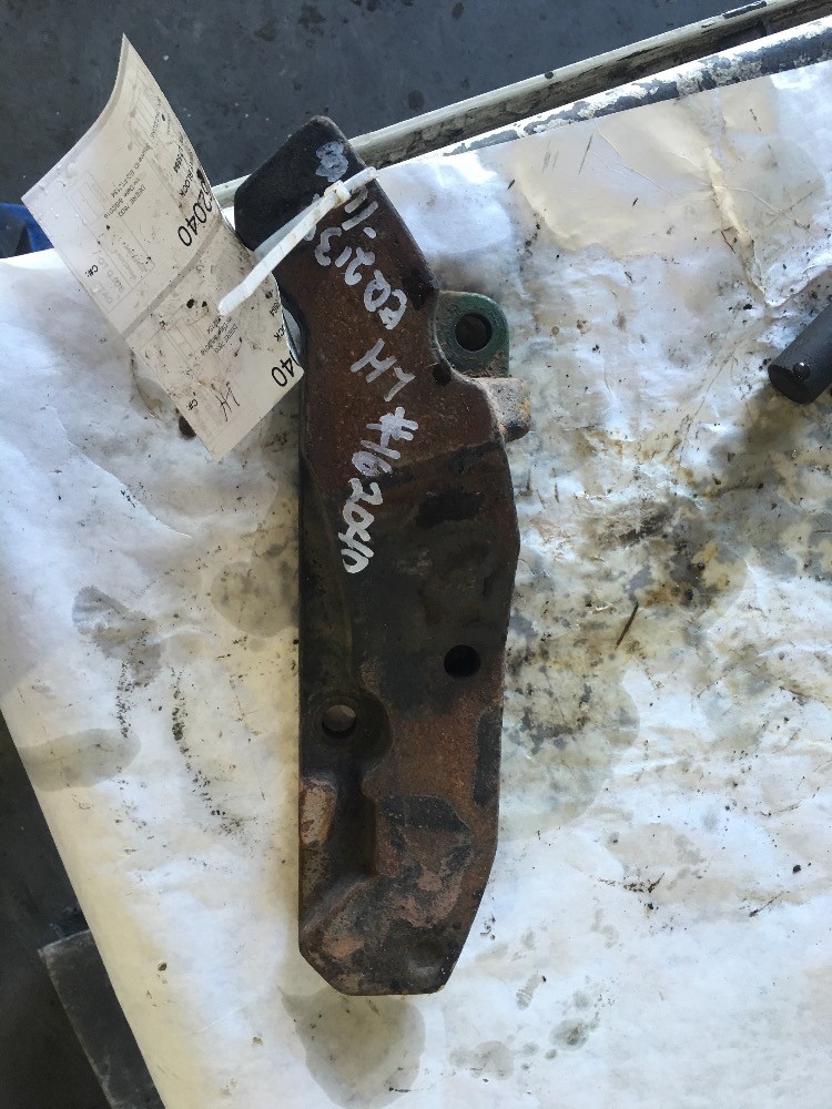 Deere 7600 Sway Block