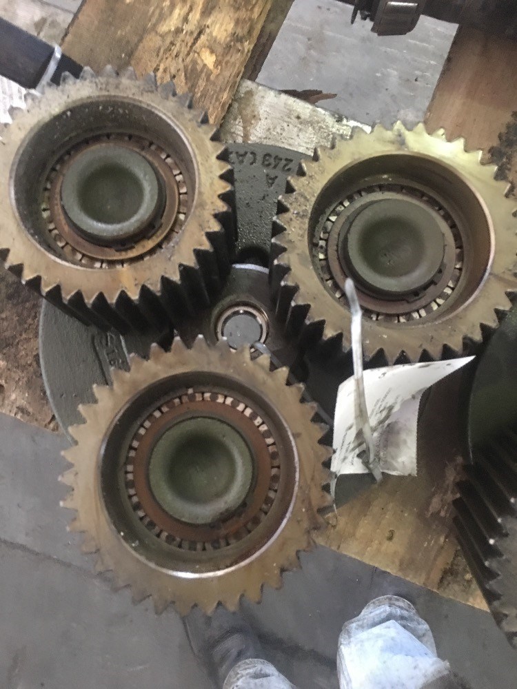 Deere 6105M Rear Axle & Parts