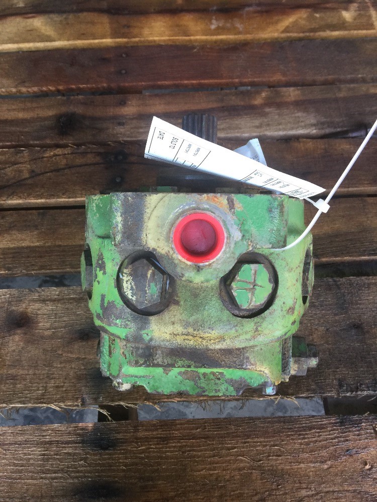 Deere 8630 Hydraulic Pump & Parts