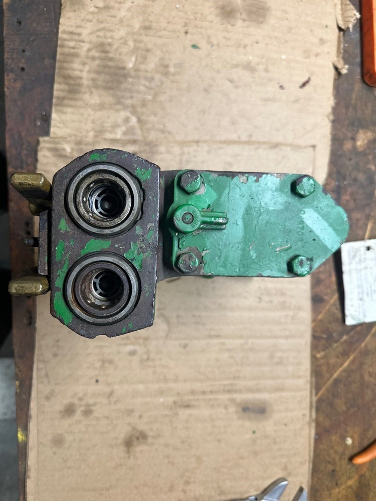 Deere 4430 30/40 Series 1ST OR 2ND Scv With Iso Tips