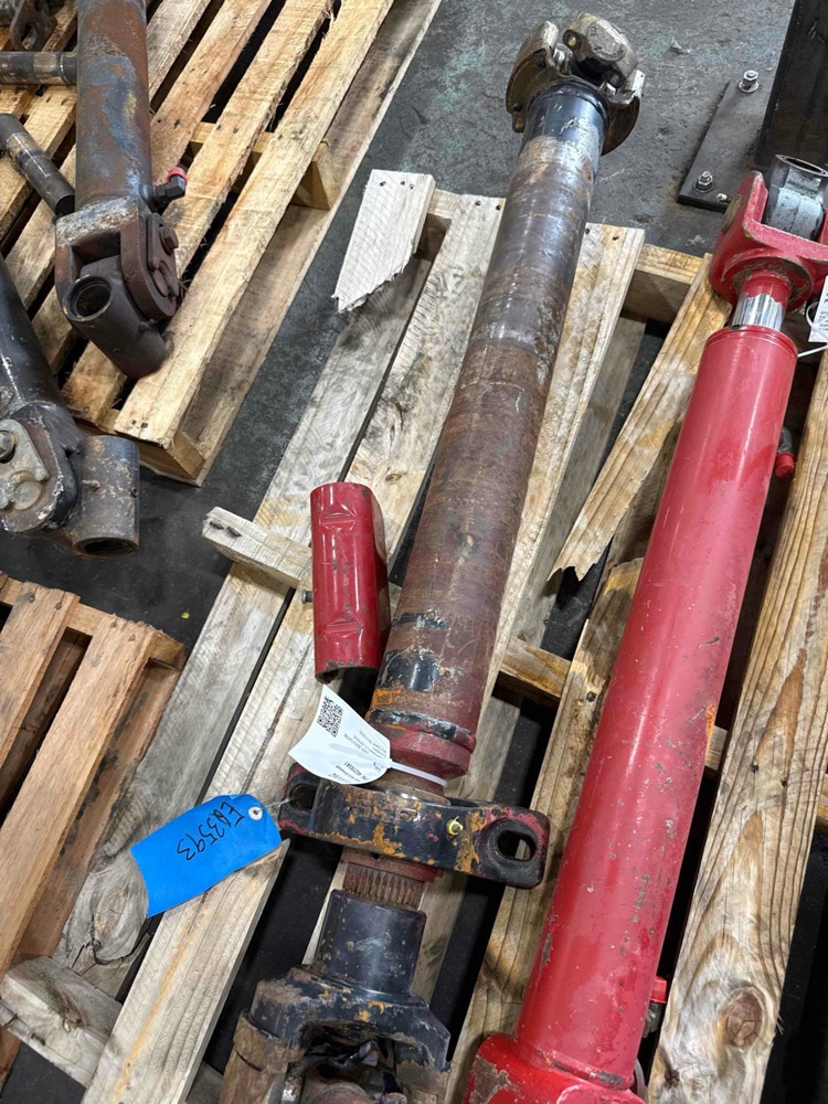 Case/case I.H. STX425 Rear Axle Driveshaft