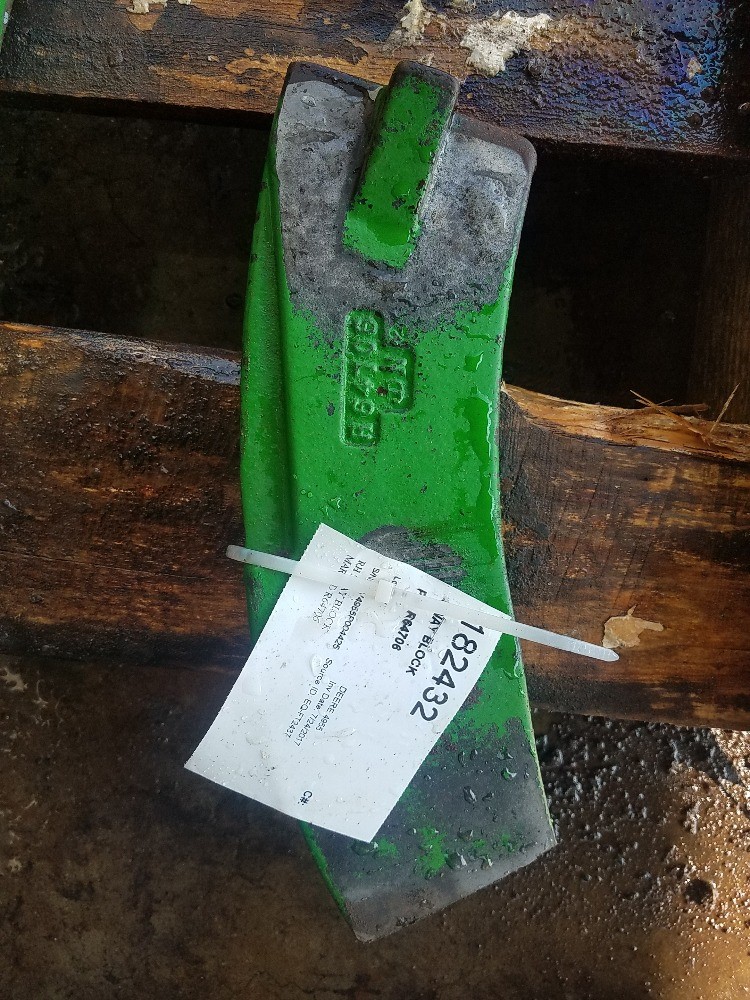 Deere 4955 Sway Block