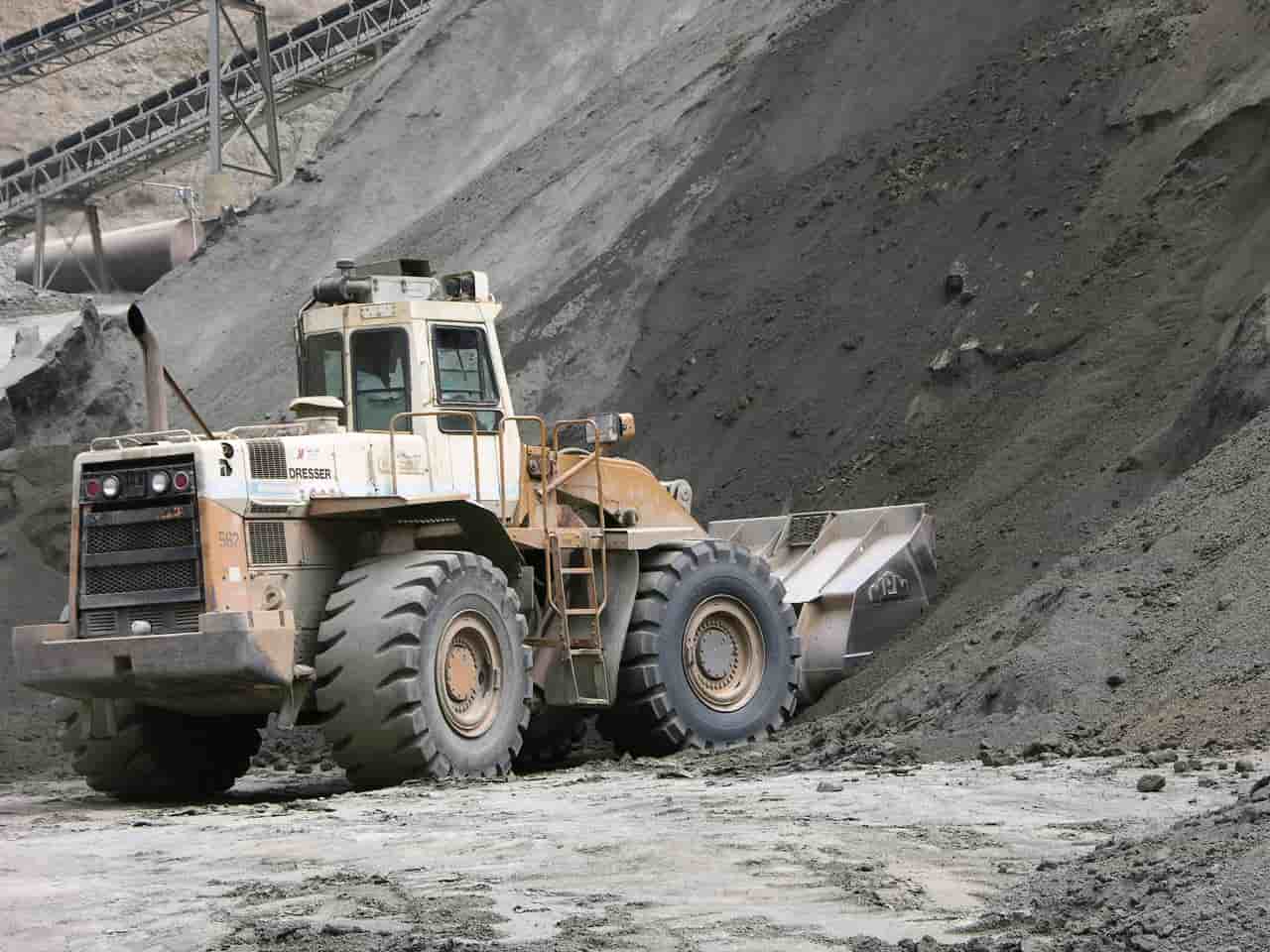 FP Smith Parts supports Dresser 510, 515, 530, 560B and 560C wheel loaders with parts and professional rebuilding